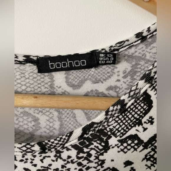 Knee length basic maternity dress. - Picture 2 of 4